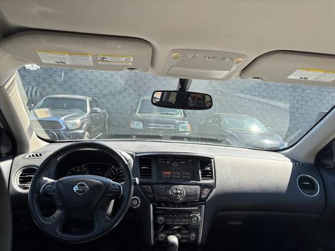 Used 2019 Nissan Pathfinder SV image 7