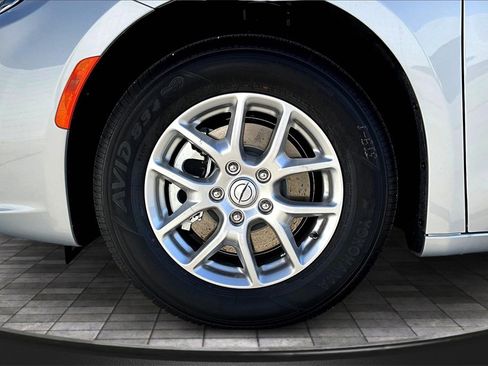 New 2026 Chrysler Pacifica Select image 11