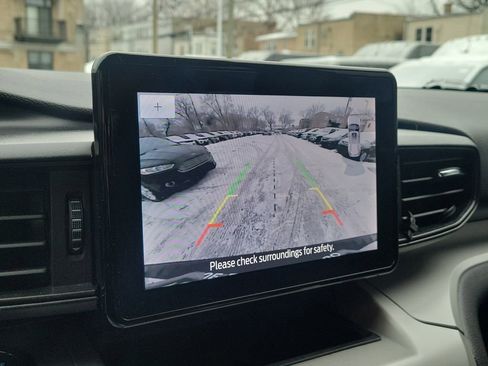 Used 2023 Ford Explorer XLT image 30