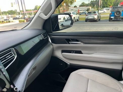 Used 2023 Jeep Wagoneer Series III w/ Convenience Group I AWD/4WD image 27