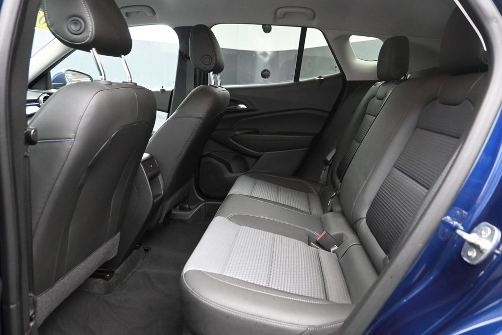 Used 2024 Chevrolet Trax LT w/ Driver Confidence Package FWD image 12