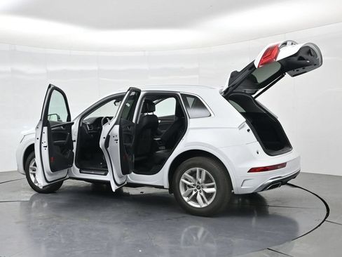 Used 2023 Audi Q5 2.0T Premium w/ Convenience Package AWD/4WD image 3