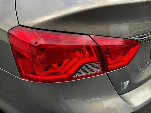 Used 2019 Chevrolet Impala LT FWD image 22