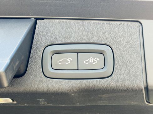 Used 2023 Volvo XC60 B5 Ultimate w/ Climate Package image 14