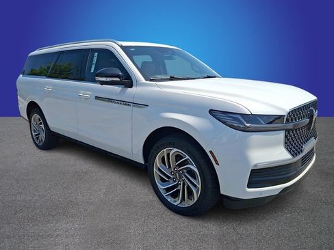 New 2026 Lincoln Navigator L Reserve AWD/4WD image 2