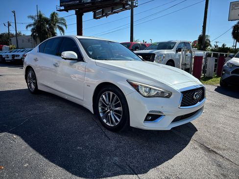 Used 2018 INFINITI Q50 Luxe w/ Essential Package (3.0T Luxe) image 3