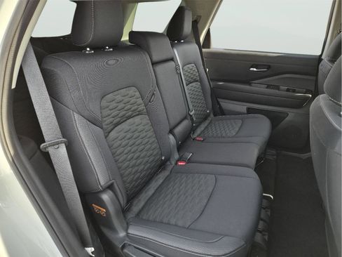 Used 2022 Nissan Pathfinder SV image 17