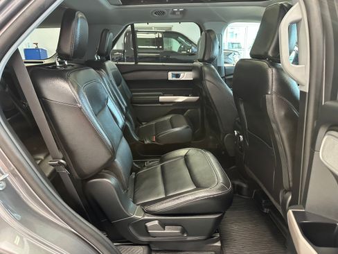 Used 2023 Ford Explorer Limited w/ Limited Technology Package AWD/4WD image 14