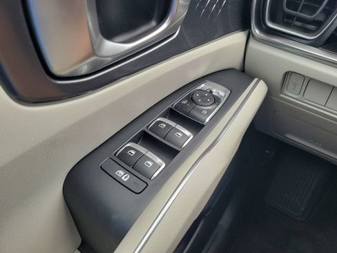 Certified 2025 Kia Sorento S FWD image 30
