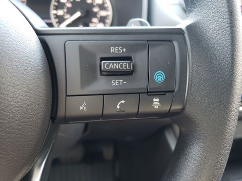 Used 2024 Nissan Rogue SV AWD/4WD image 17