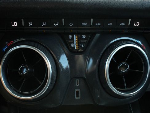 Used 2023 Chevrolet Blazer LT FWD image 36