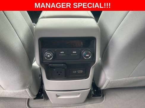 Used 2023 GMC Acadia SLE w/ Driver Convenience Package FWD image 18