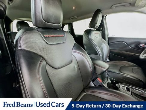 Used 2022 Jeep Cherokee Trailhawk w/ Premium Leather Package AWD/4WD image 34