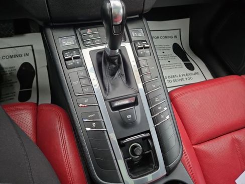 Used 2017 Porsche Macan image 24