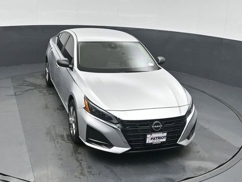 Used 2024 Nissan Altima 2.5 S FWD image 36