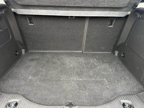 Used 2022 Chevrolet Trax LT w/ LT Convenience Package image 16