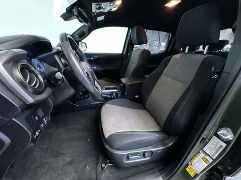 Used 2021 Toyota Tacoma TRD Off-Road w/ Technology Package image 11