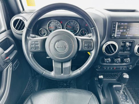 Used 2018 Jeep Wrangler Unlimited Rubicon w/ Cold Weather Group image 8