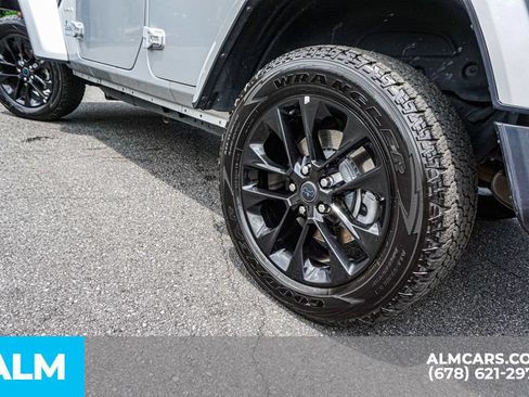 Used 2024 Jeep Wrangler Unlimited Sahara AWD/4WD image 16