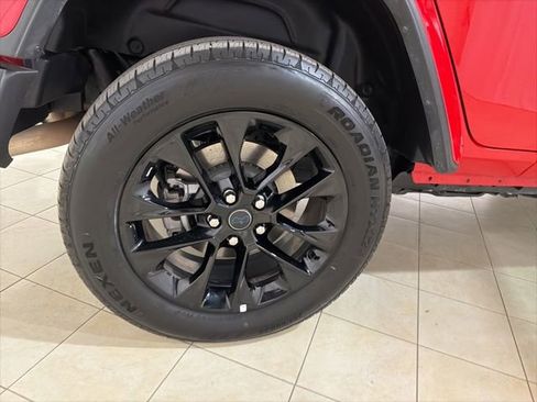 Used 2025 Jeep Wrangler Unlimited Sahara w/ Safety Group AWD/4WD image 31
