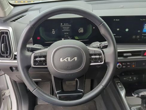 Used 2024 Kia Sorento S FWD image 13