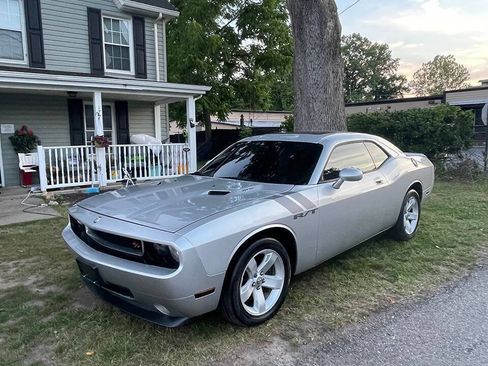 Used 2010 Dodge Challenger R/T w/ Sound Group RWD image 3