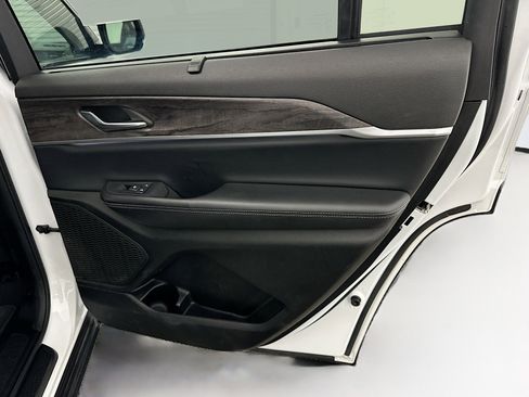 Used 2024 Jeep Grand Cherokee L Limited w/ Luxury Tech Group II image 34