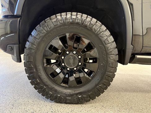 Used 2022 Chevrolet Silverado 2500 High Country w/ Safety Package II image 9