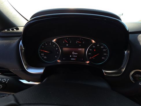 Used 2023 Chevrolet Traverse LT FWD image 9