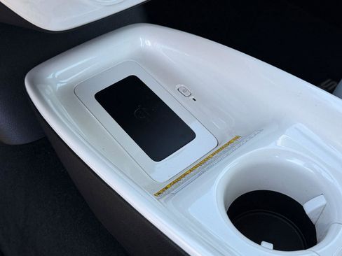 Used 2017 Toyota Prius Three Touring w/ Carpet Mat Package image 29