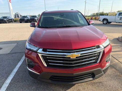 Used 2022 Chevrolet Traverse LT w/ LT Premium Package AWD/4WD image 3