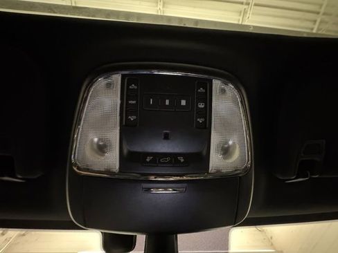 Used 2017 Jeep Grand Cherokee Limited w/ Luxury Group II image 11