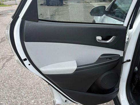 Used 2022 Hyundai Kona SEL w/ Convenience Package image 12