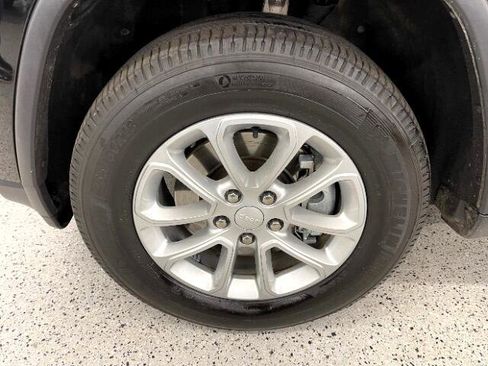 Used 2021 Jeep Grand Cherokee Laredo image 39