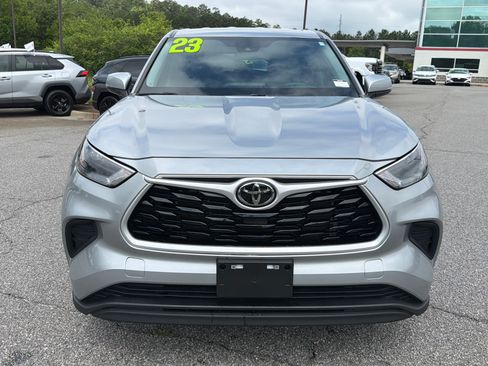 Used 2023 Toyota Highlander L FWD image 4