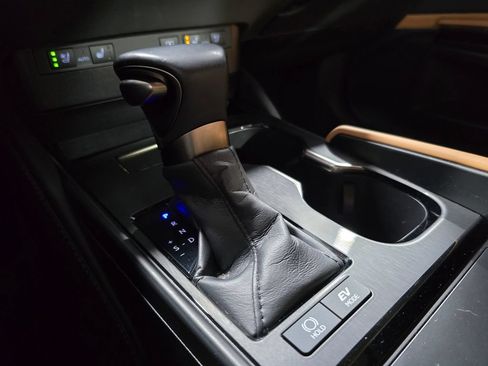 Used 2025 Lexus ES 300h w/ Premium Package FWD image 24