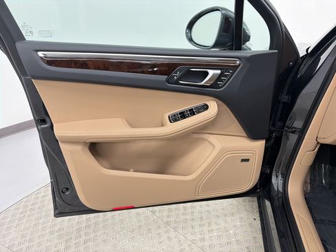 Used 2026 Porsche Macan AWD/4WD image 18