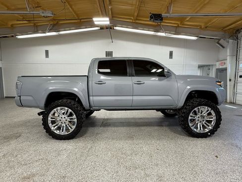 Used 2021 Toyota Tacoma TRD Off-Road w/ TRD Premium Off Road Package image 5