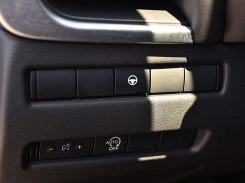 Used 2023 Nissan Rogue SV AWD/4WD image 10