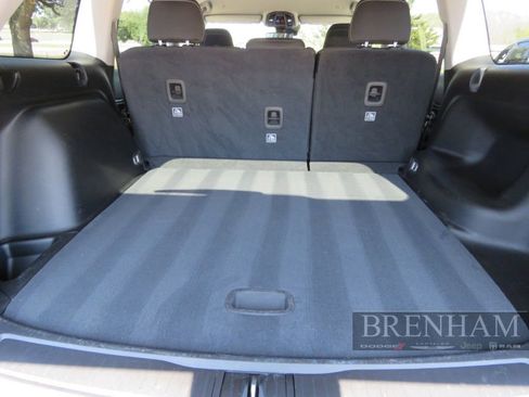 Used 2023 Jeep Grand Cherokee Laredo w/ Luxury Tech Group I image 17