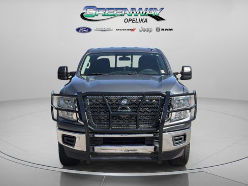 Used 2017 Nissan Titan SV image 8