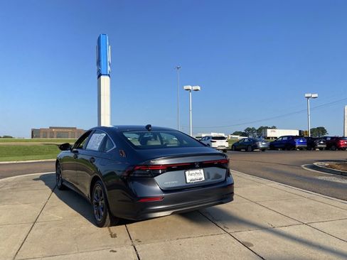 Used 2023 Honda Accord EX image 9