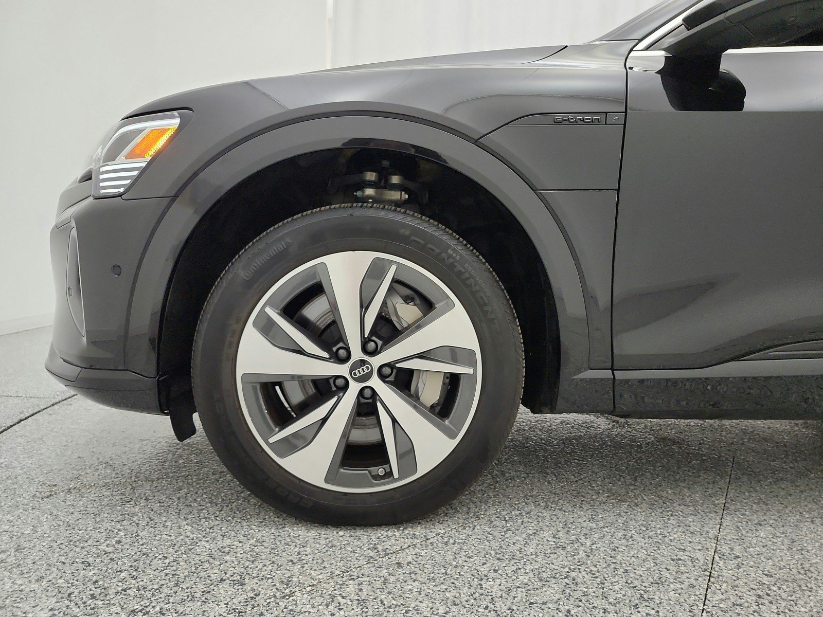 Used 2024 Audi Q8 e-tron Premium Plus AWD/4WD image 18