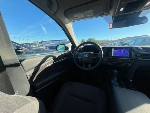 Used 2025 Toyota Camry LE image 34