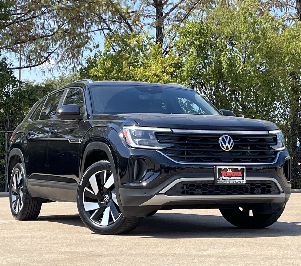 Used 2026 Volkswagen Atlas Cross Sport SE FWD image 2
