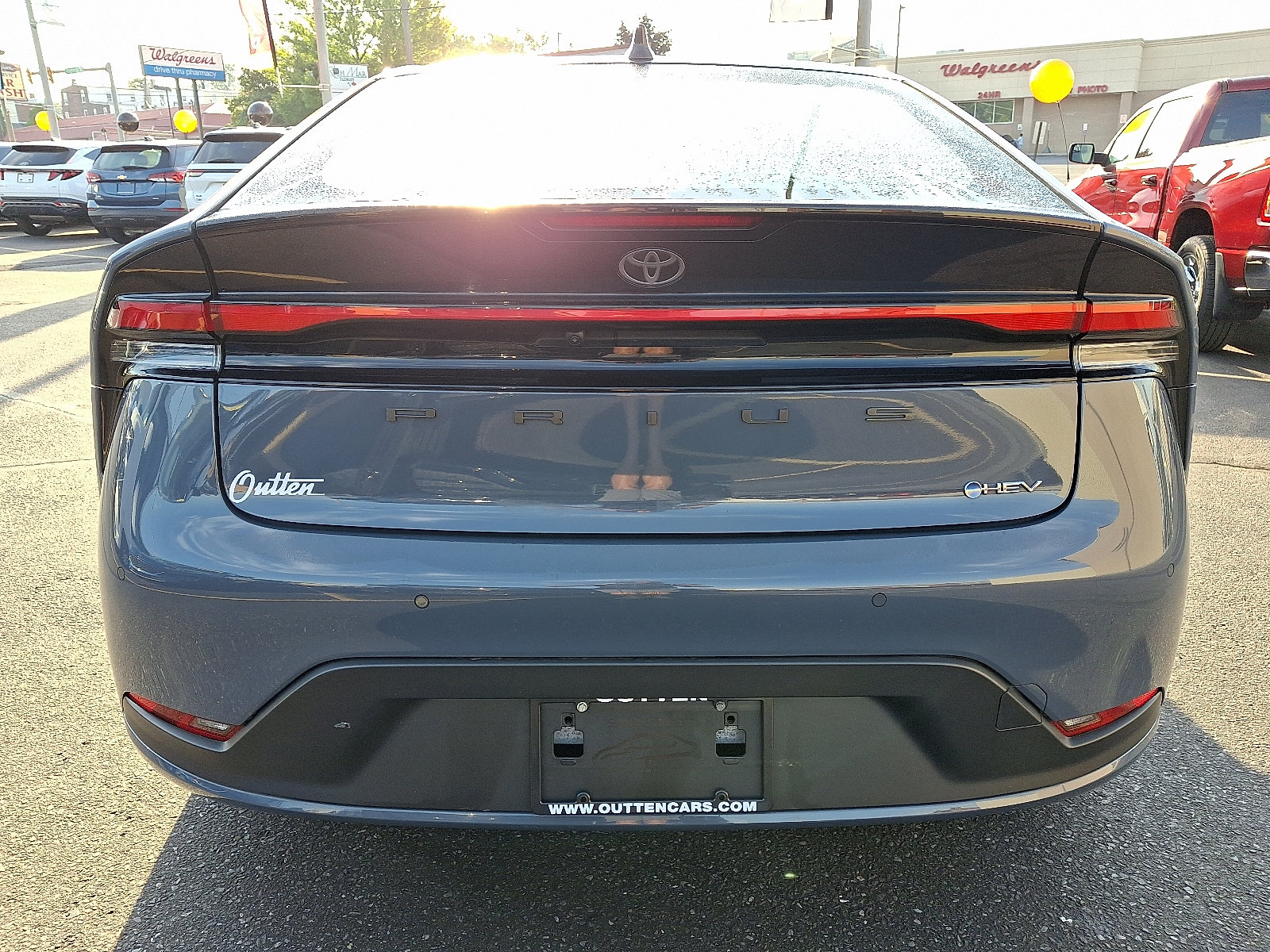 Used 2025 Toyota Prius LE FWD image 4