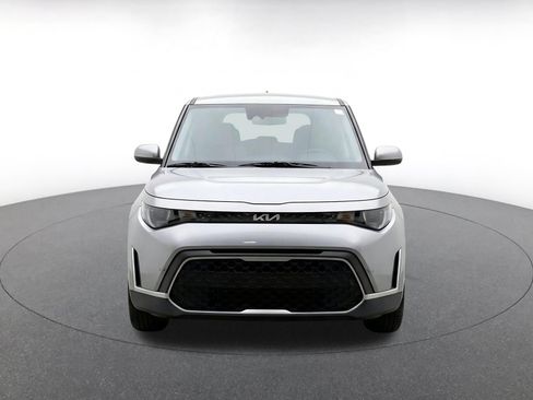 Used 2025 Kia Soul LX w/ LX Technology Package FWD image 2