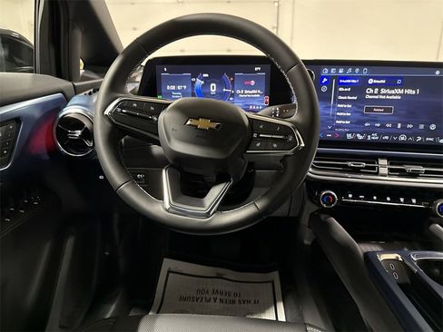 New 2026 Chevrolet Equinox EV LT w/ Convenience Package II image 20