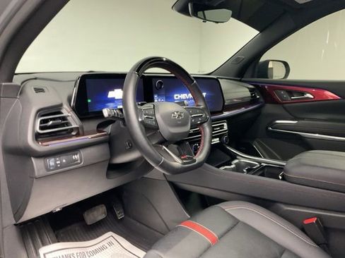 Used 2024 Chevrolet Traverse RS image 11