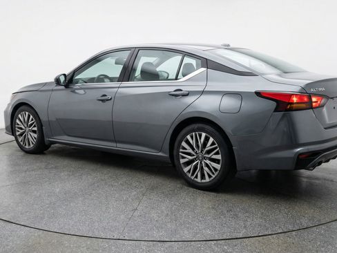 Used 2025 Nissan Altima 2.5 SV FWD image 6